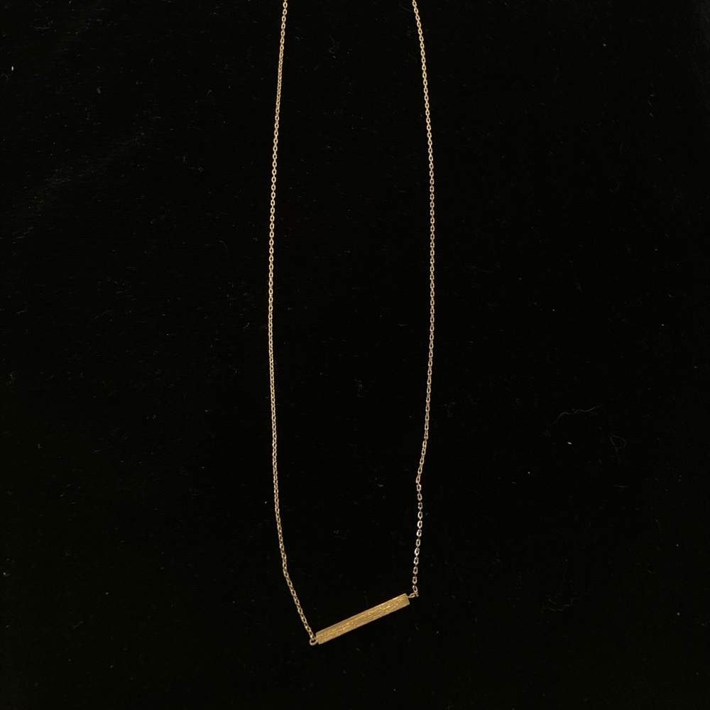 Gorgeous dainty elegant gold bar necklace
